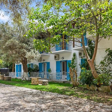 Oceanis Rooms Mikros Gialos Exterior photo