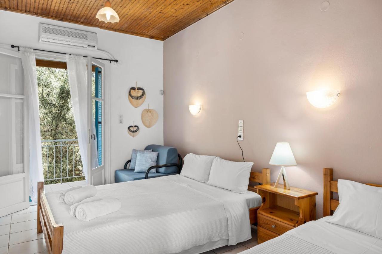 Oceanis Rooms Mikros Gialos Exterior photo