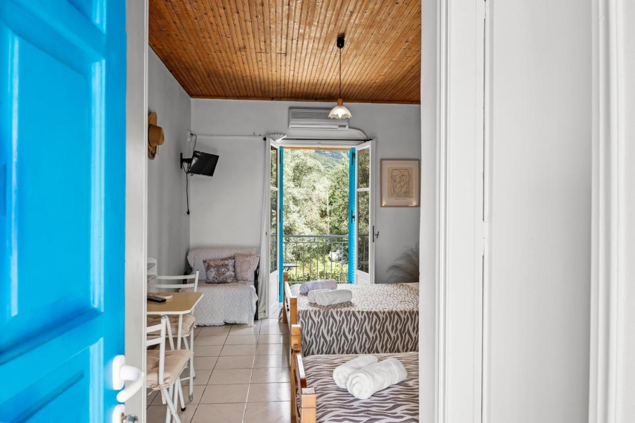 Oceanis Rooms Mikros Gialos Exterior photo