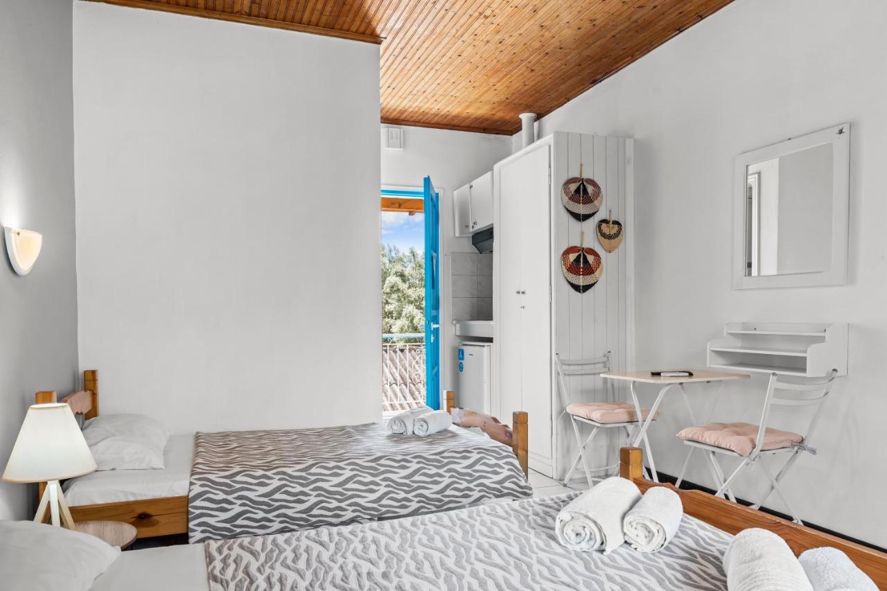 Oceanis Rooms Mikros Gialos Exterior photo