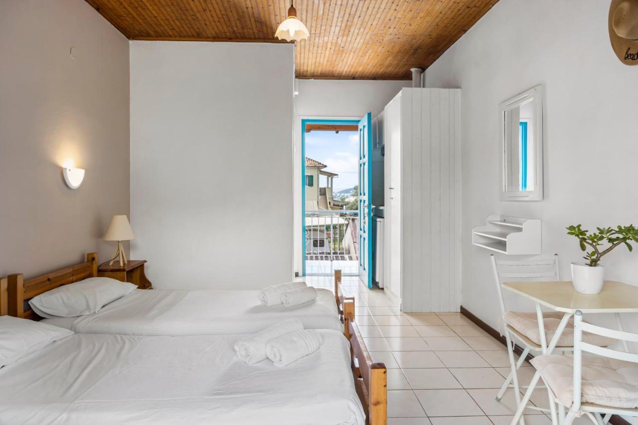 Oceanis Rooms Mikros Gialos Exterior photo