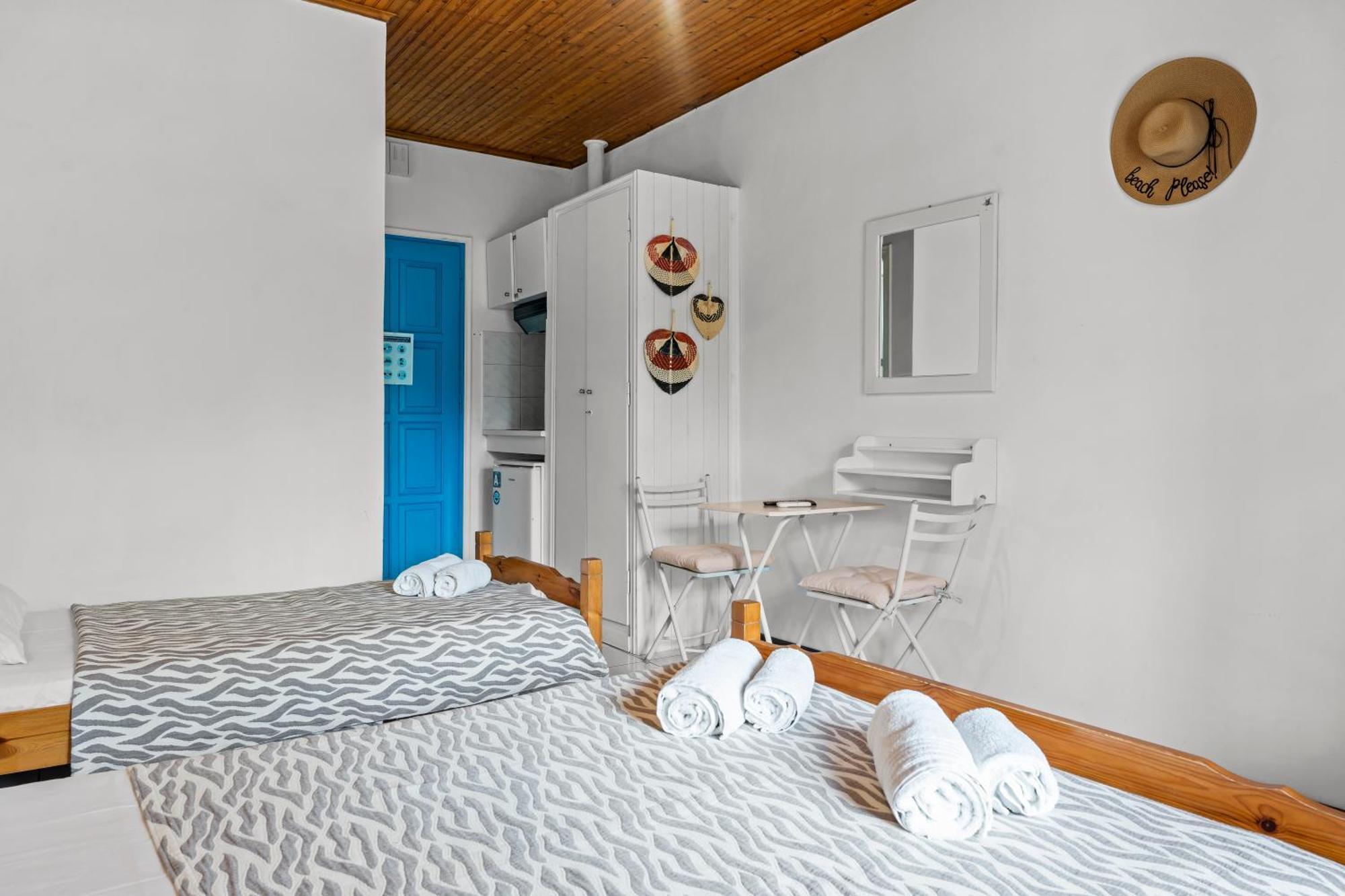 Oceanis Rooms Mikros Gialos Exterior photo